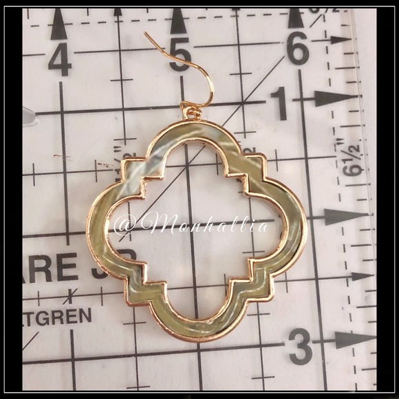 New Moss green earthy mother of pearl ornate Moroccan boho embellished earrings - Picture 3 of 4